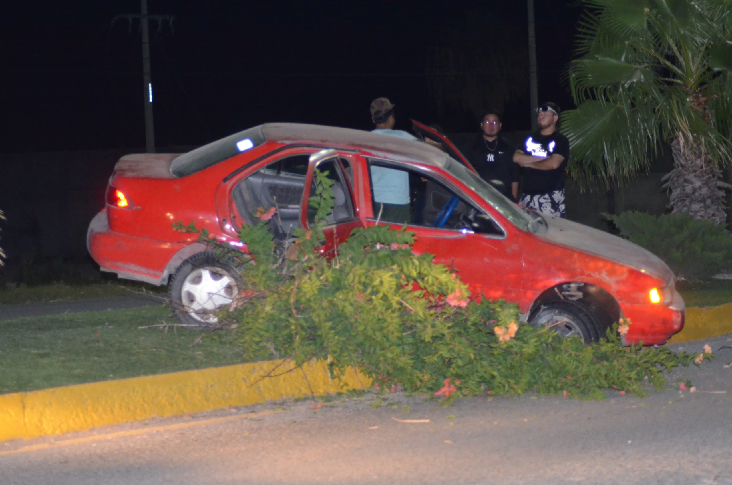 TERMINA SU LOCA CARRERA TREPADO EN CAMELLÓN EN MÚZQUIZ