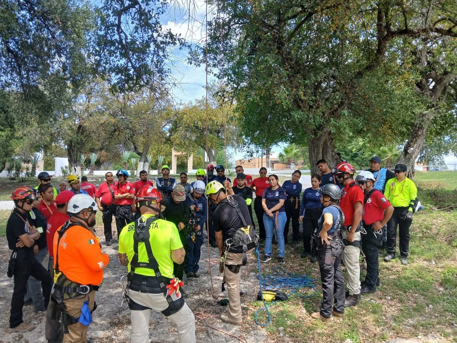 RESCATE MÚZQUIZ PROMUEVE LA PROFESIONALIZACIÓN DE LOS CUERPOS DE EMERGENCIA MEDIANTE EL CURSO DE TÉCNICAS DE RESCATE Y OPERACIONES CON CUERDAS