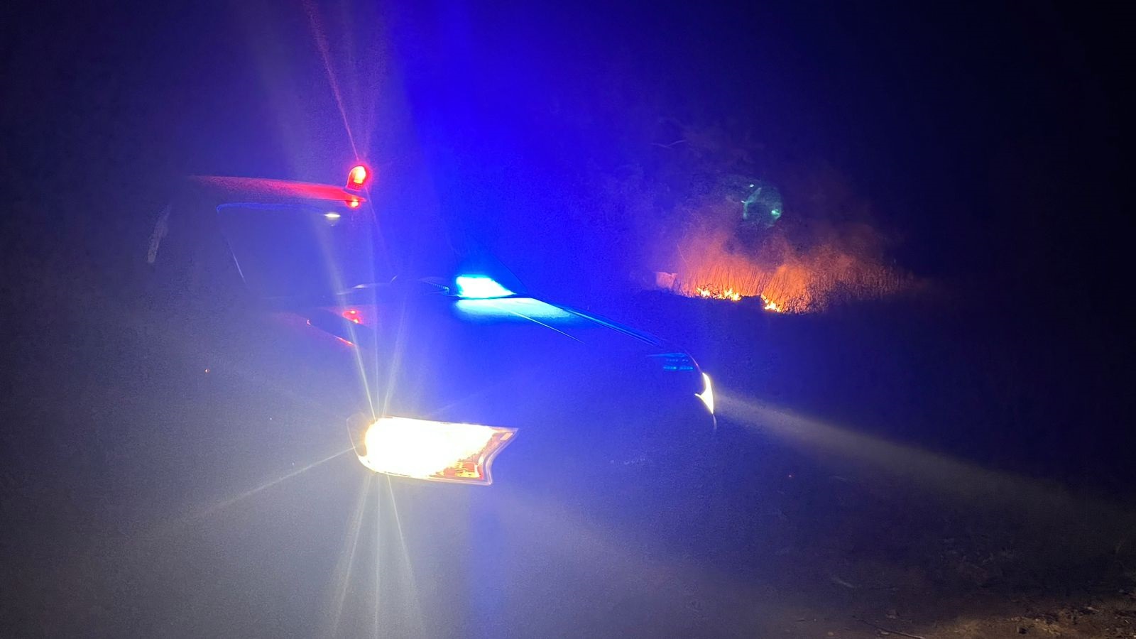 SOFOCAN PC Y BOMBEROS INCENDIO DE LLANTAS Y BASURA EN LAS AZUCENAS