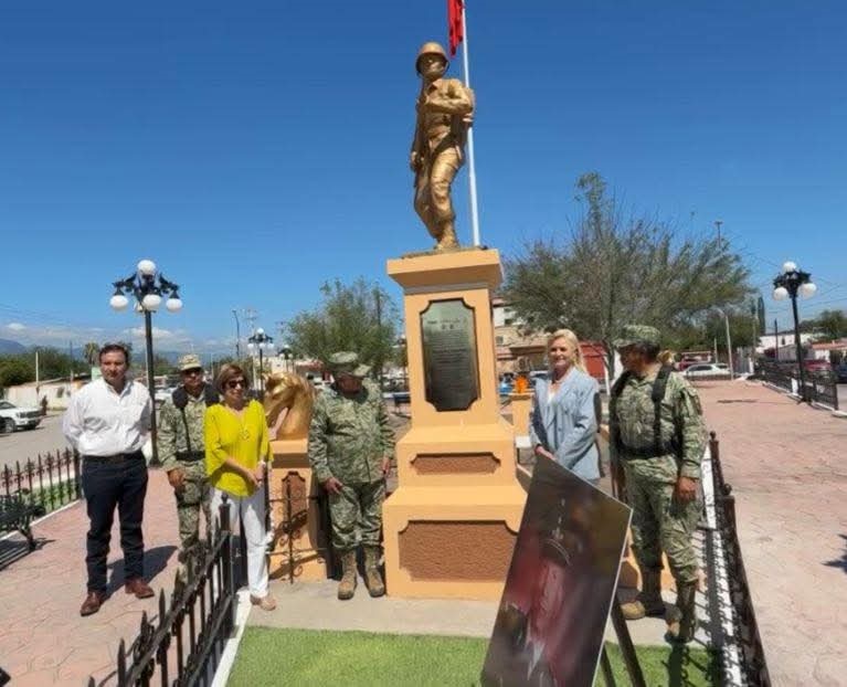 DEVELAN PLACA EN MEMORIA DEL GRAL MAURILIO ROBERTO FALCÓN FLORES EN MÚZQUIZ