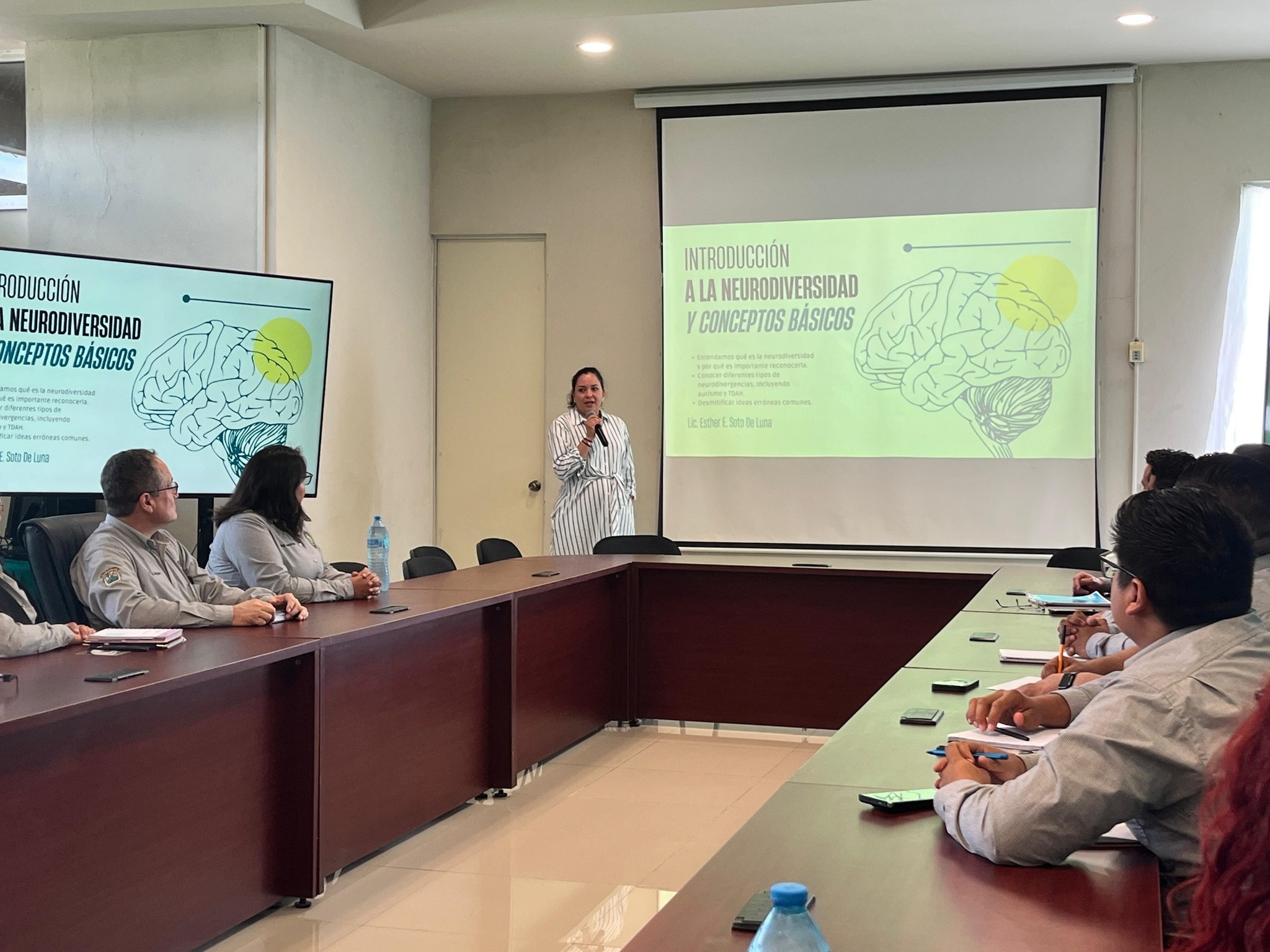 Taller “neurodivergencia” para docentes de la UTRC