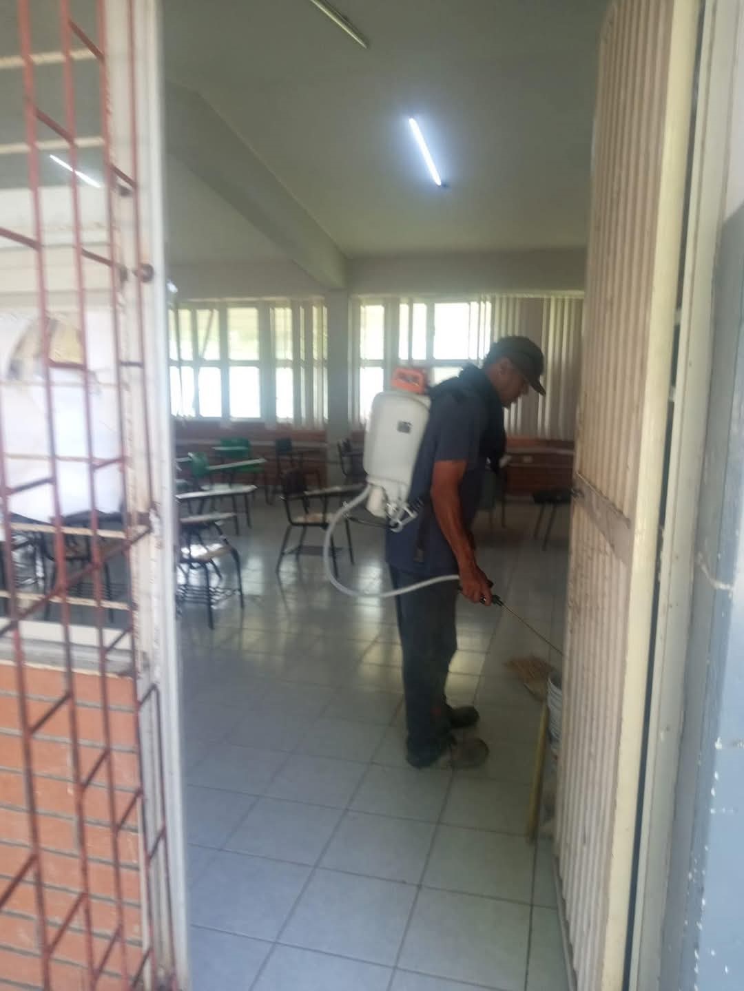 Secundaria “Ramiro Villarreal Campos” implementa medidas por presencia de garrapatas