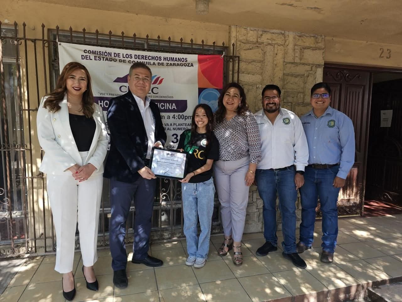 Alumna de la UTRC recibió mención honorífica en concurso estatal de CDHEC 2025