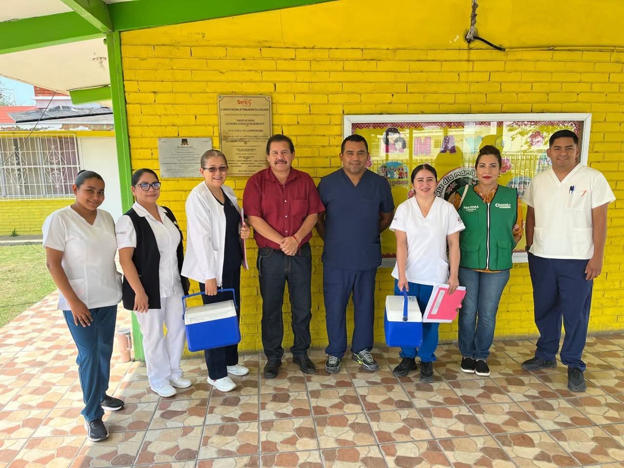 Campaña de vacunación en escuelas y ejidos de Sabinas