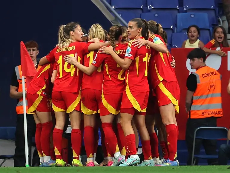 España remonta a Inglaterra y avanza a la ‘Final Four’ de la Liga de Naciones Femenina