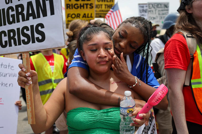 Corte Suprema de EEUU permite deportación expedita de migrantes a países que no son los de origen
