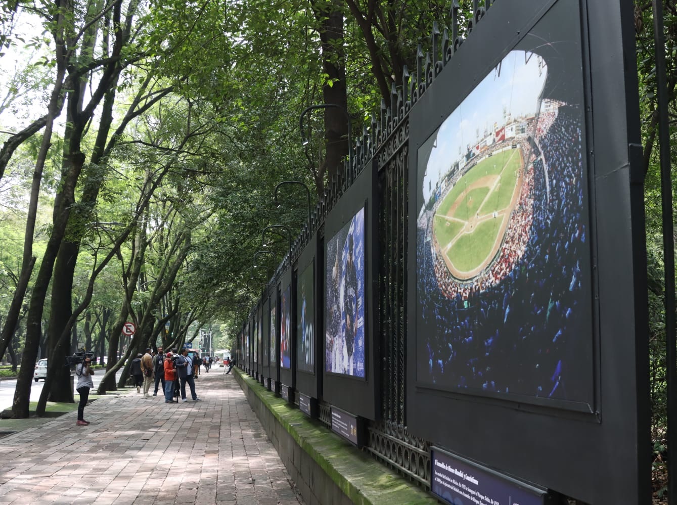 LMB inaugura galería conmemorativa en honor a sus 100 años de historia