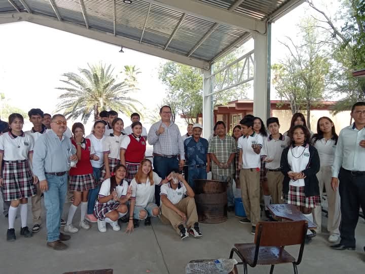 Artesanos fomentan tradiciones mexicanas en secundaria Julio Galán Romo