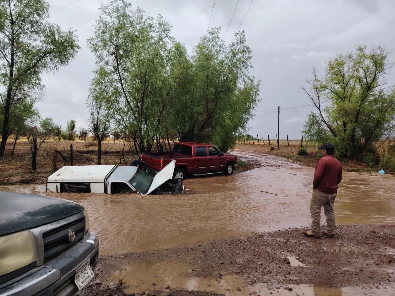 Dos personas mueren ahogadas por lluvias en Chihuahua; autoridades refuerzan apoyo a comunidades afectadas