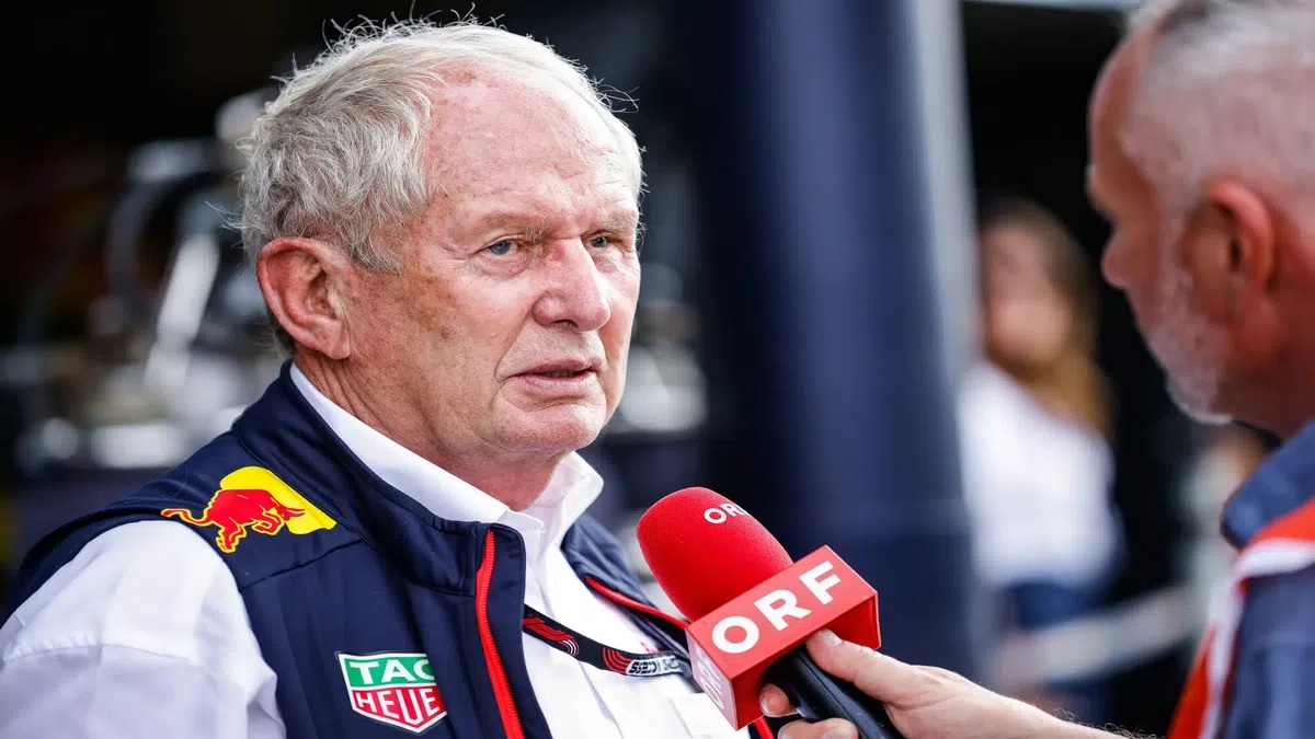 Helmut Marko sigue con golpes a Checo Pérez