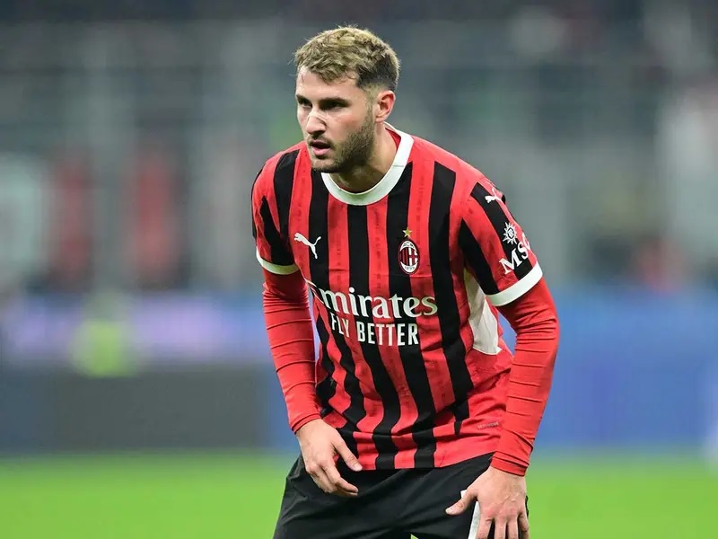 AC Milan busca delantero para competir con Santiago Giménez
