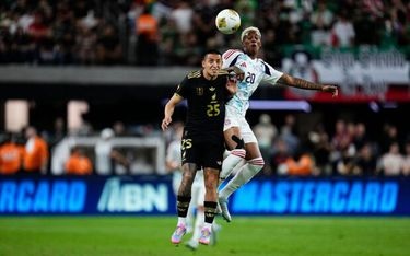 México empata sin goles con Costa Rica y avanza como líder