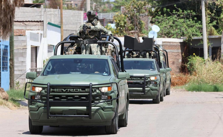 Operativo aéreo y terrestre en Culiacán; fuerzas federales resguardan residencia en fraccionamiento Benevento