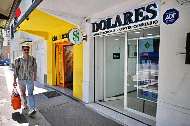 El peso se apreció 0.75% después de la tregua anunciada por Donald Trump, entre Irán e Israel, tras 12 días de combate