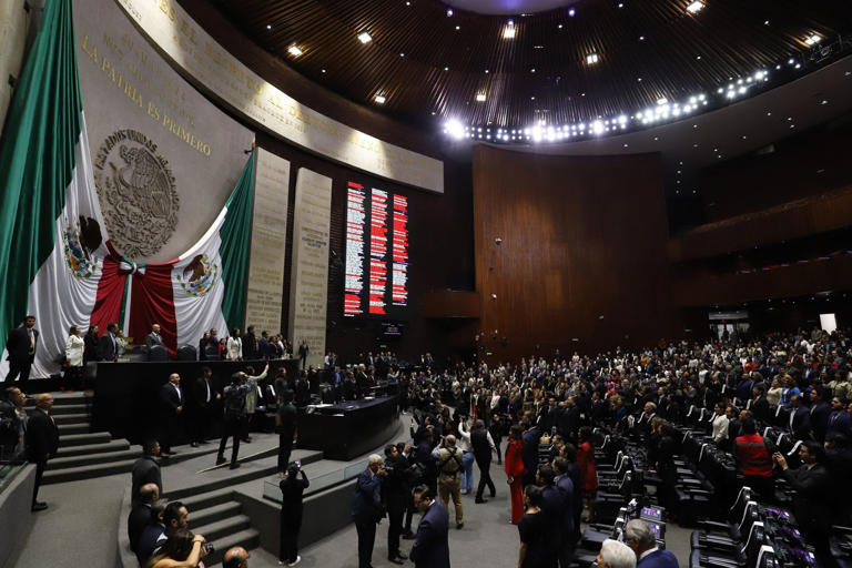 Con poca asistencia de legisladores en San Lázaro, arranca periodo extraordinario