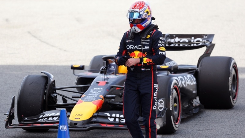 Red Bull se derrumba; un esperpento en Barcelona deja al equipo en la cuerda floja