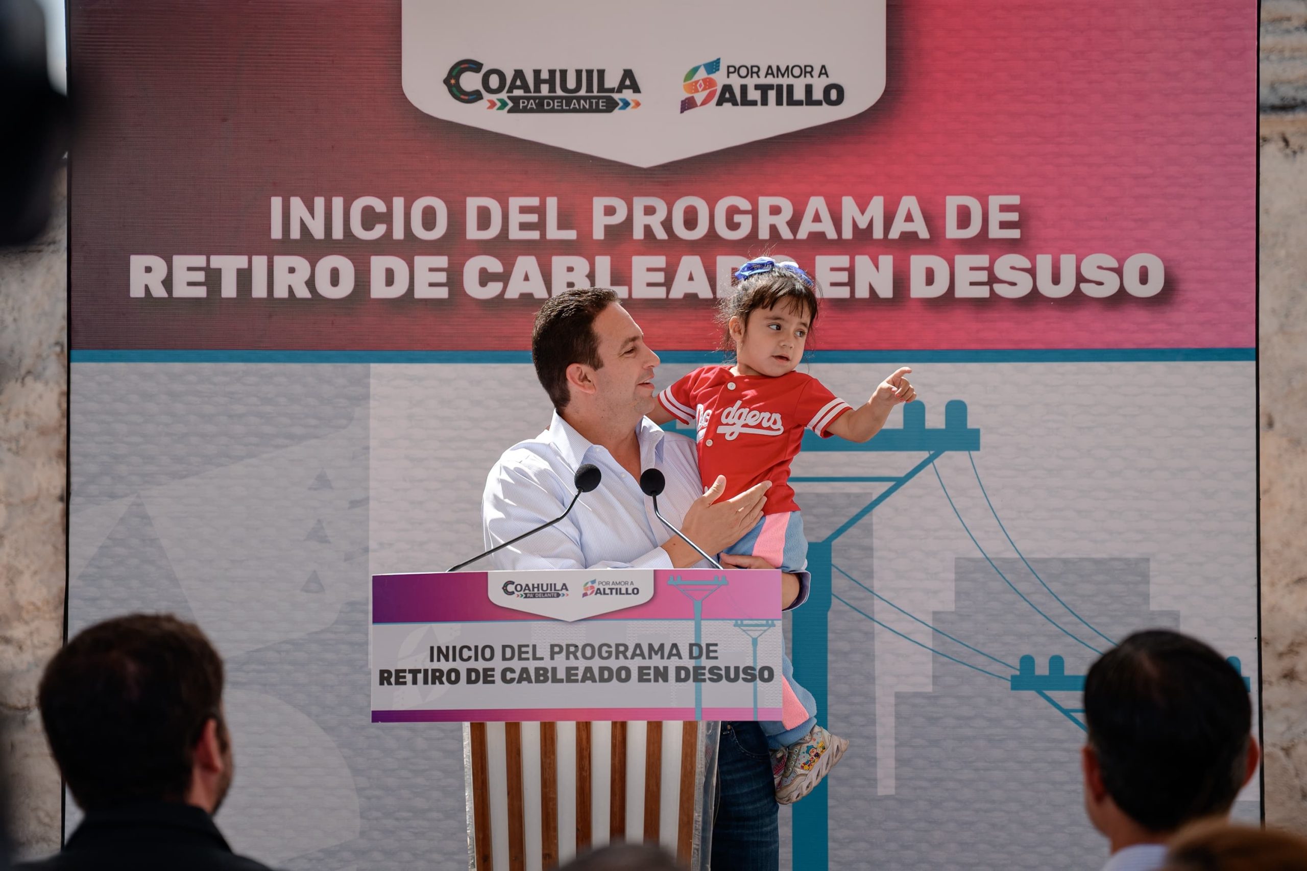 Arranca Javier programa de retiro de cableado en desuso en Distrito Centro