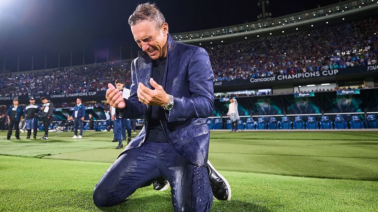 Cruz Azul quiere retener a Vicente Sánchez… pero en otro puesto
