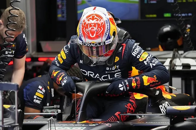 Un campeón del mundo denuncia trato de favoritismo a Verstappen tras su choque con Russell en el GP de España