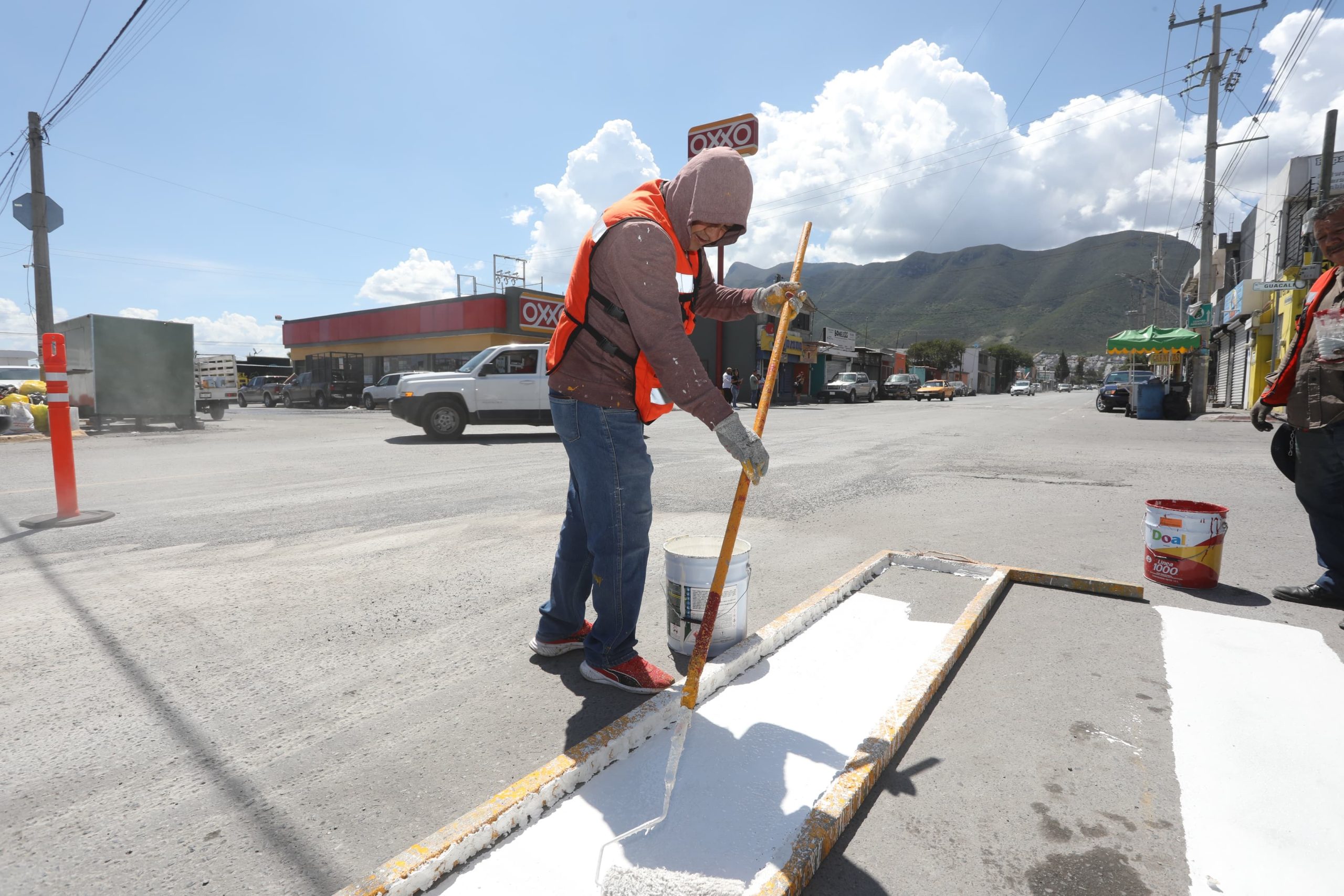Alcalde Javier Díaz busca endurecer sanciones contra quienes tiren basura en la vía pública