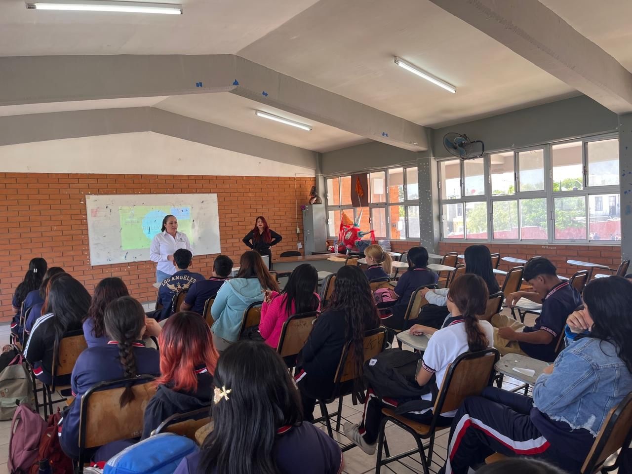 Imparte Comisaría a estudiantes pláticas preventivas de delitos virtuales