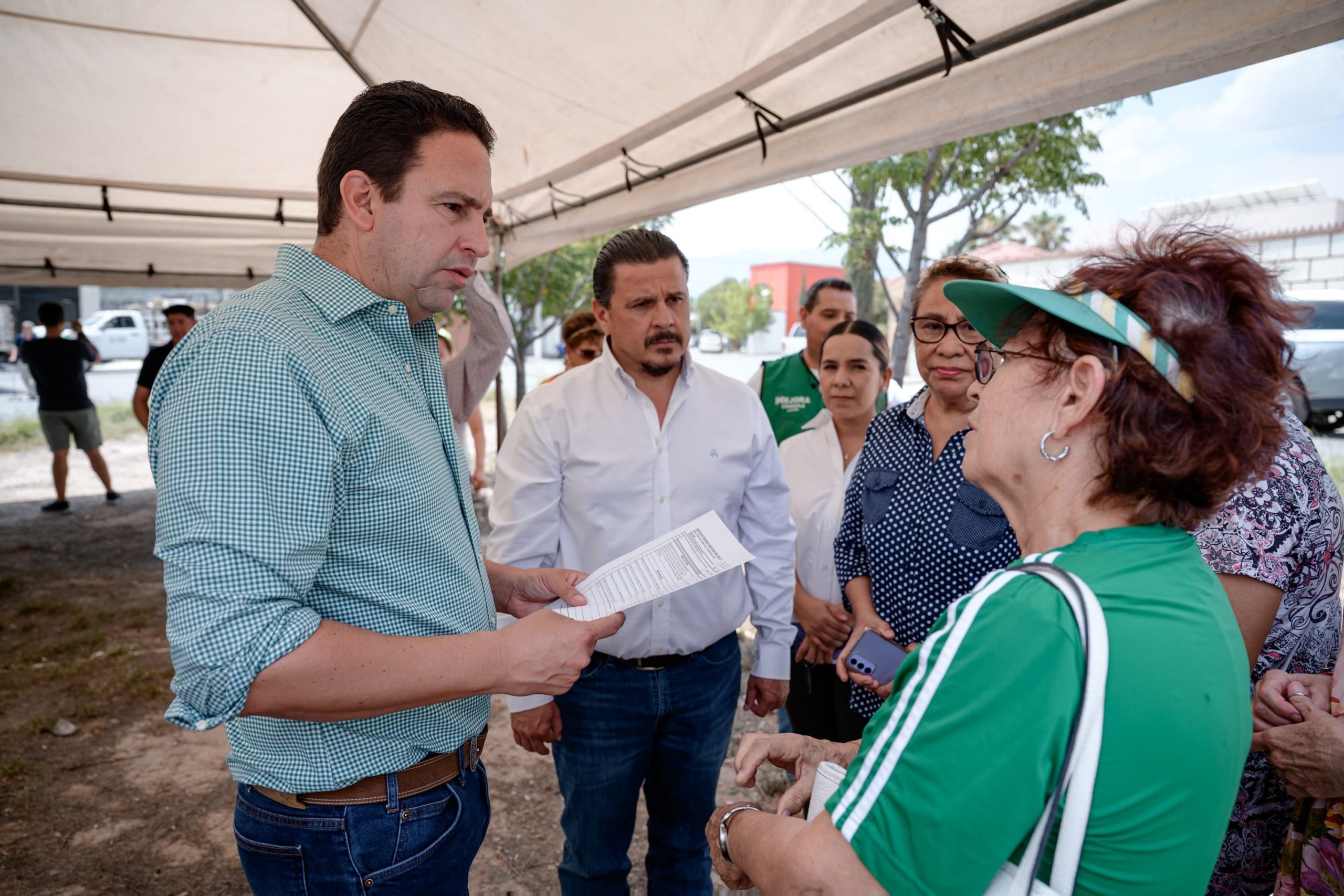 Supervisa Javier Díaz cuadrillas de “Aquí Andamos” en colonia Magisterio
