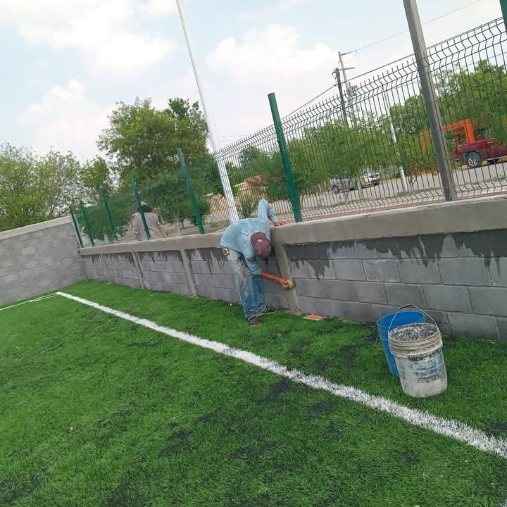 ÚLTIMOS PREPARATIVOS PARA ENTREGA DE CANCHA DE FUTBOL RÁPIDO