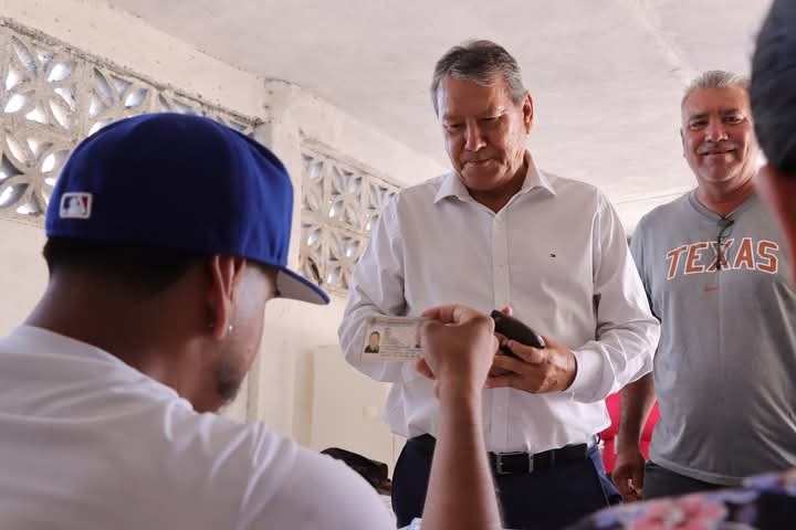 ACUDE A VOTAR ALCALDE DE SAN JUAN DE SABINAS