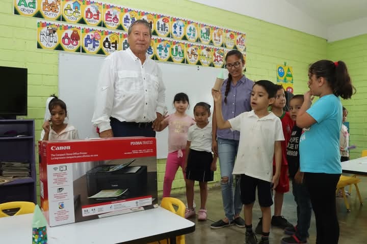 RESPONDE PETICIONES DE ESCUELAS, ALCALDE DE SAN JUAN DE SABINAS