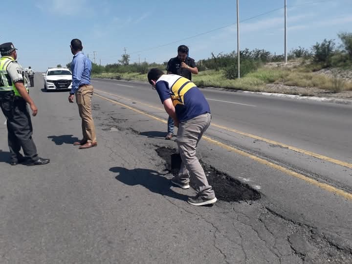 Agudiza problema de baches en carretera federal 57