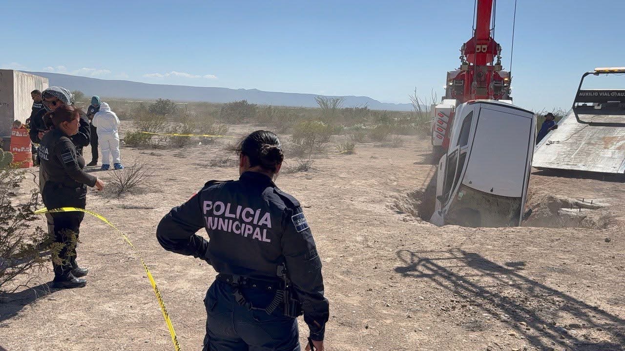 Localizan auto con cuerpo en su interior en zona rural de Saltillo