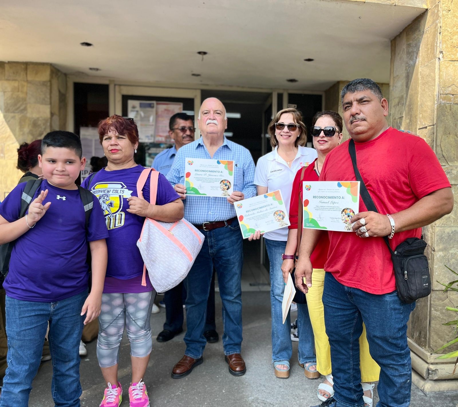 Apoya Laura Jiménez a niños y niñas de Múzquiz en viaje al CRIT Saltillo para estudios médicos