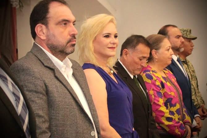 Amadrina Laura Jiménez a alumnos graduados del CECyTEC “General Álvaro Obregón”