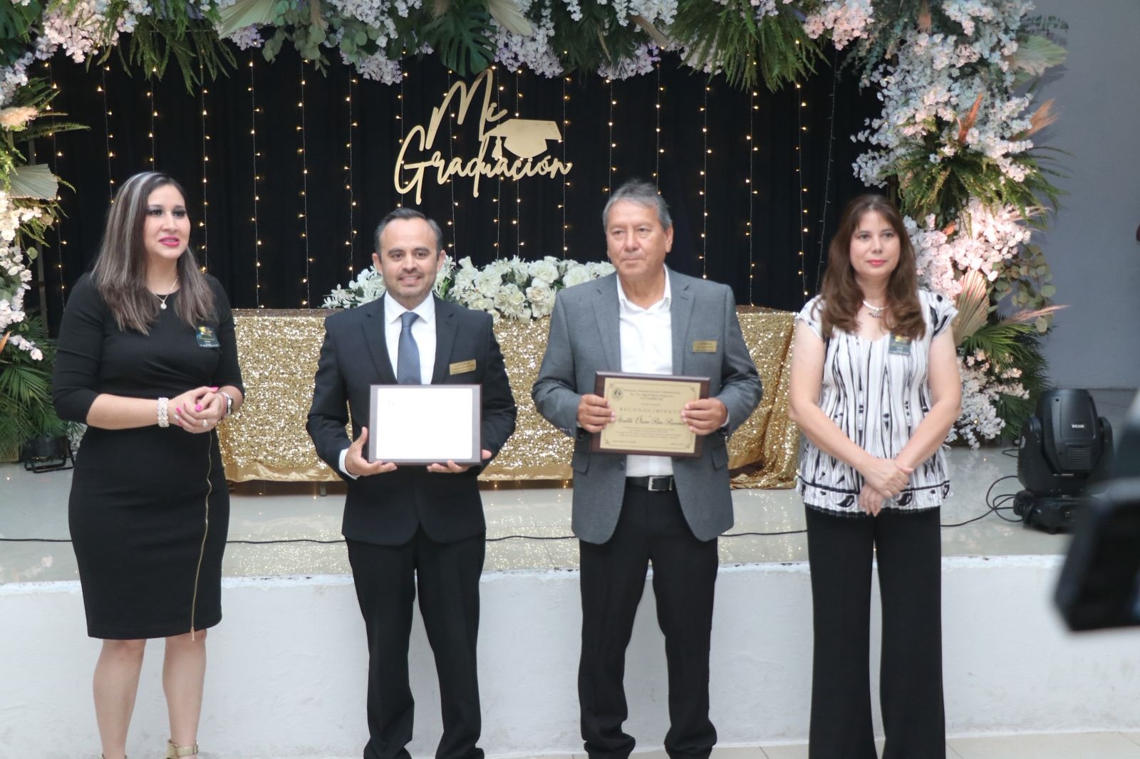 Apadrinan Óscar Ríos y “Fofo” Garza” generación de la primaria “Miguel Ramos Arizpe”