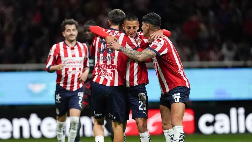Chivas presenta dorsales para el Apertura 2025: Efraín Álvarez será el nuevo ’10’