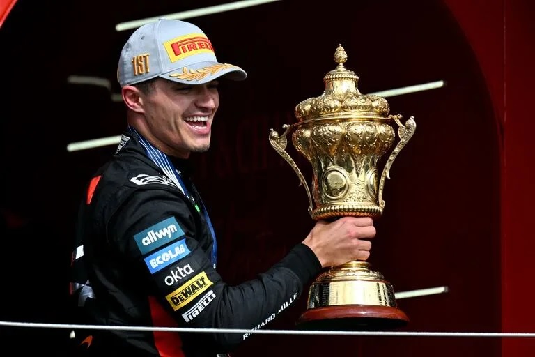 Norris brilla bajo la lluvia en Silverstone