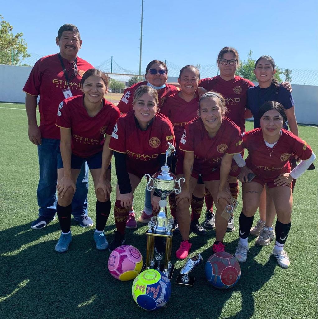 Premian lo mejor del futbol femenil 7