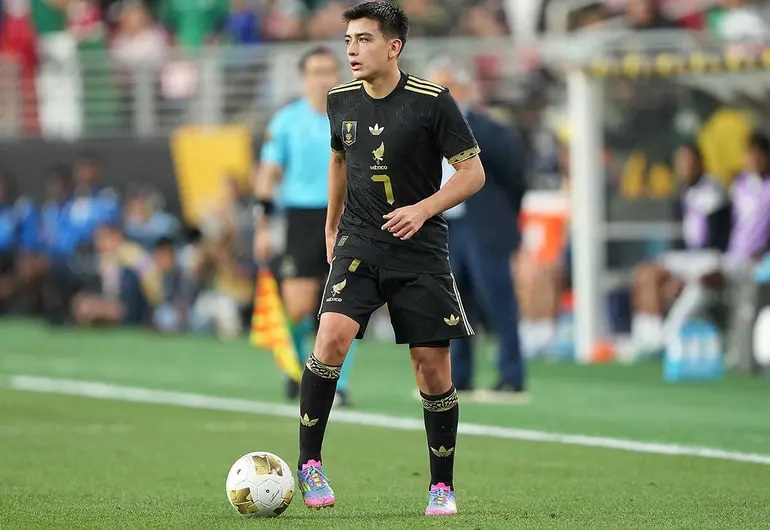 Gilberto Mora rompe récords y brilla en la Copa Oro 2025
