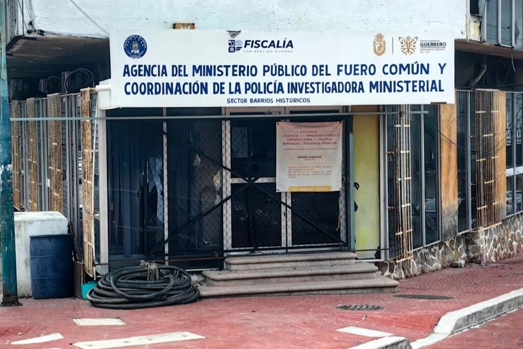 Atacan dos agencias del Ministerio Público en Acapulco; una funcionaria resulta herida