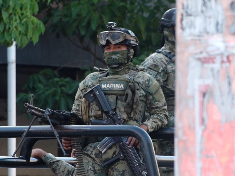 Detienen a 10 y decomisan armas y droga en operativo federal en Sinaloa