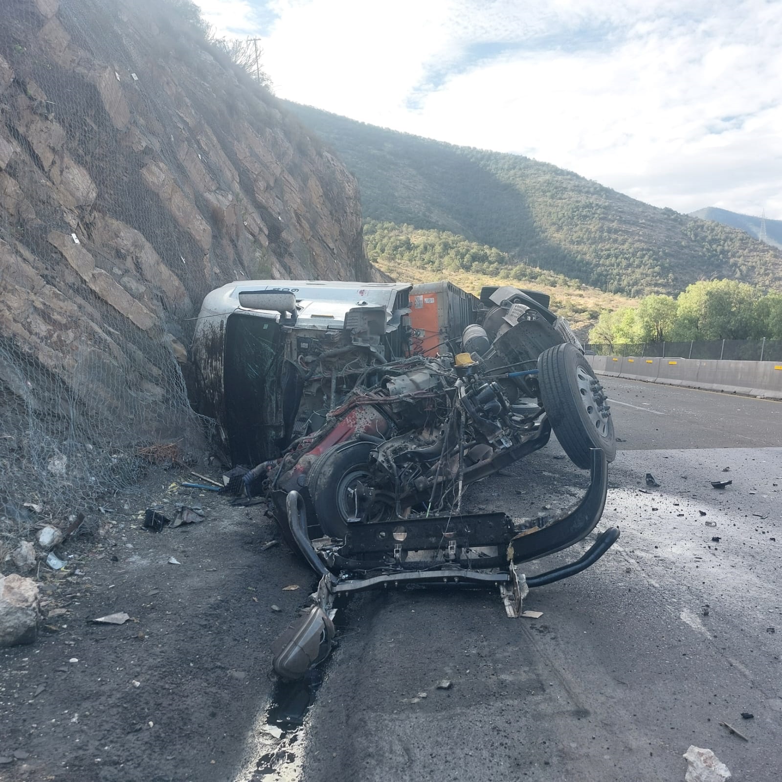 Atiende Seguridad Pública de Arteaga accidente en Los Chorros; no hubo lesionados