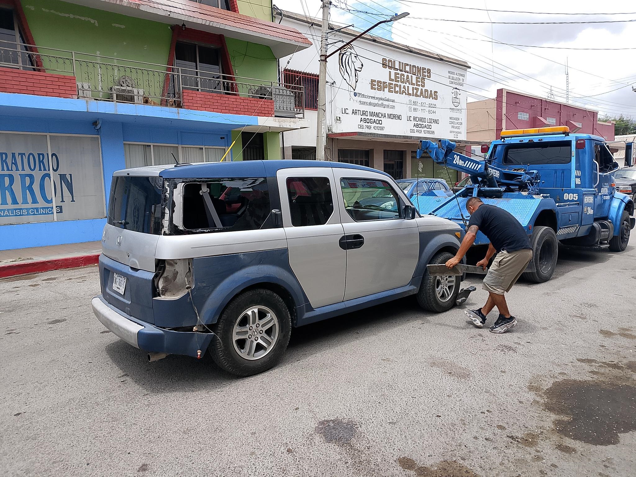 Motociclista sufre lesiones en choque contra automóvil