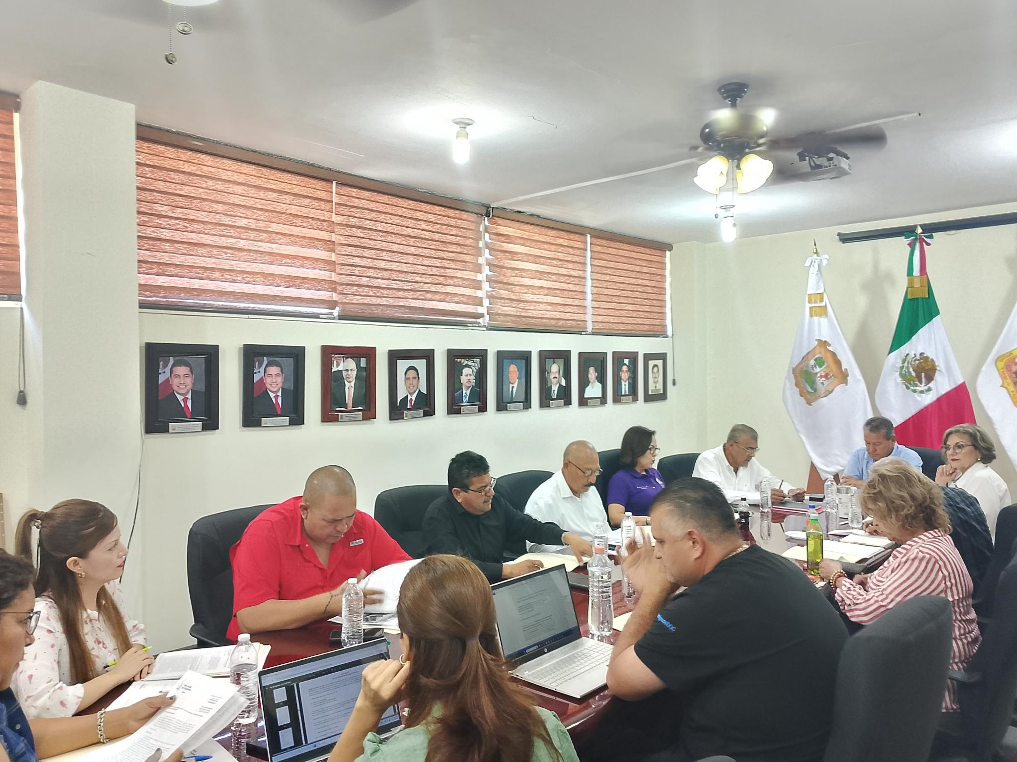 Contempla alcalde Óscar Ríos rasurar nómina o reducir sueldos de funcionarios