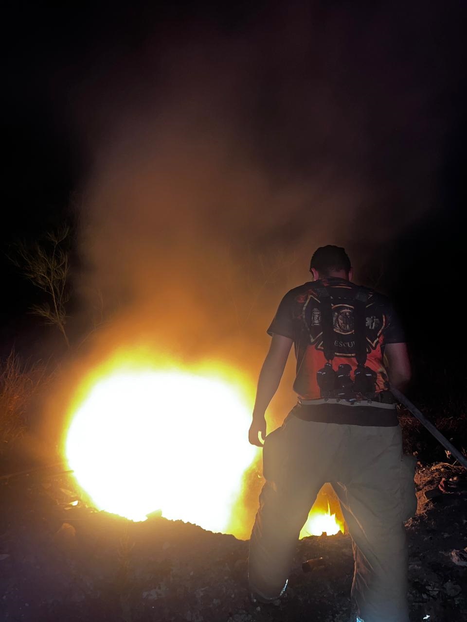 Sofocan bomberos incendio en predio avecindado en basurero municipal 