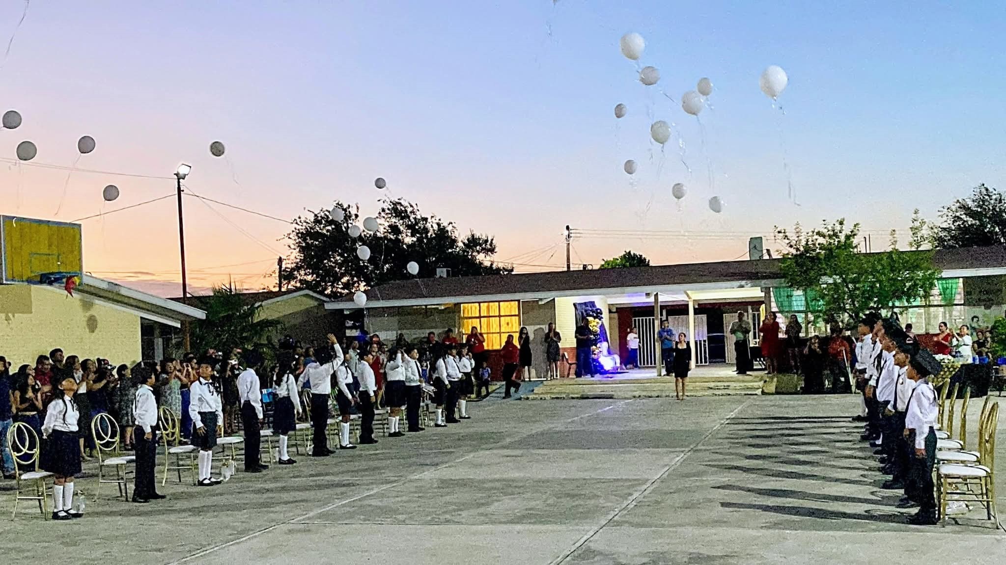 Recuerdan a Brisa Izela en graduación de la primaria José María Morelos