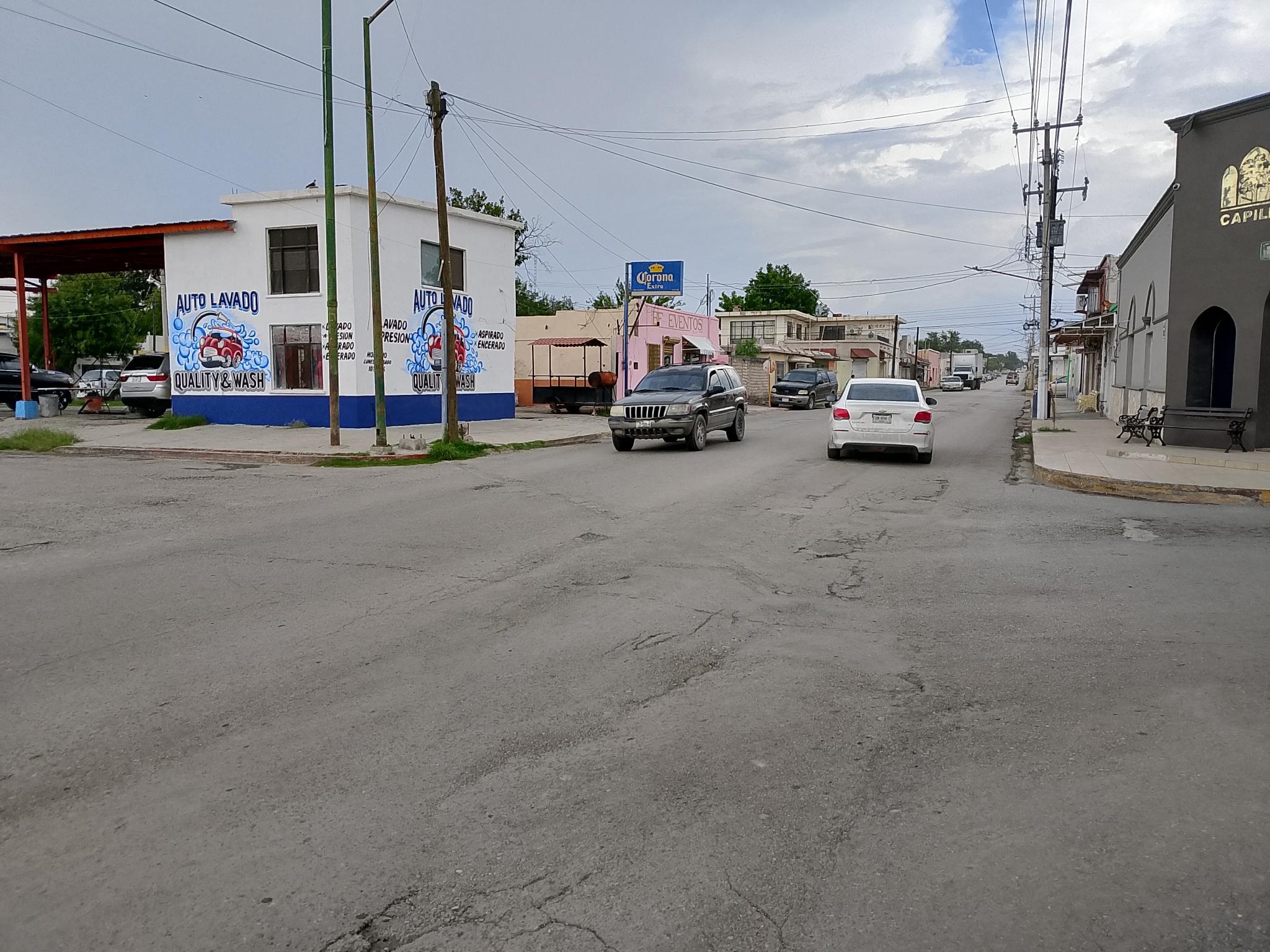 Usan calle Nueve para carreras clandestinas de automóviles parece autódromo 