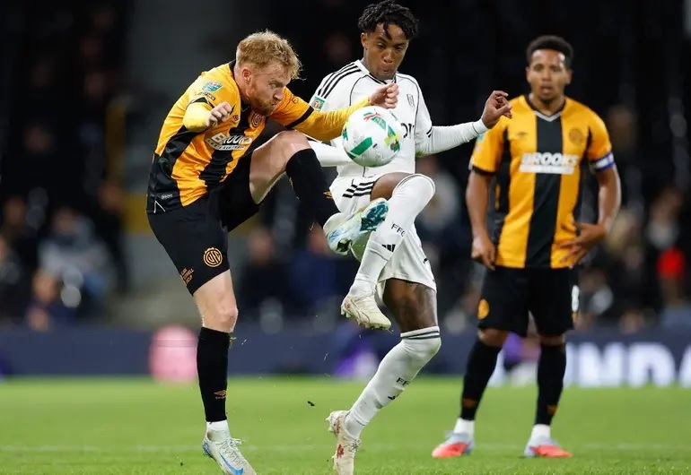 Fulham logra pase a la siguiente ronda en Copa de la Liga