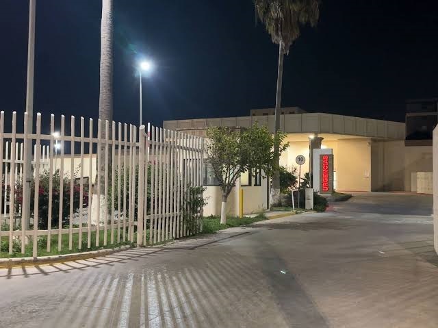 Fallece hombre tras agresión en estacionamiento; sufrió complicaciones días después