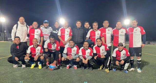 El Club Deportivo aventaja gran final del futbol de veteranos