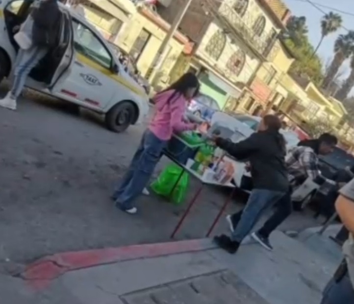 Taxistas de Saltillo llevan esperanza a familias en espera en la Clínica 1 del IMSS